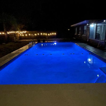 Pool House Oasis Villa Тайтъсвил Екстериор снимка