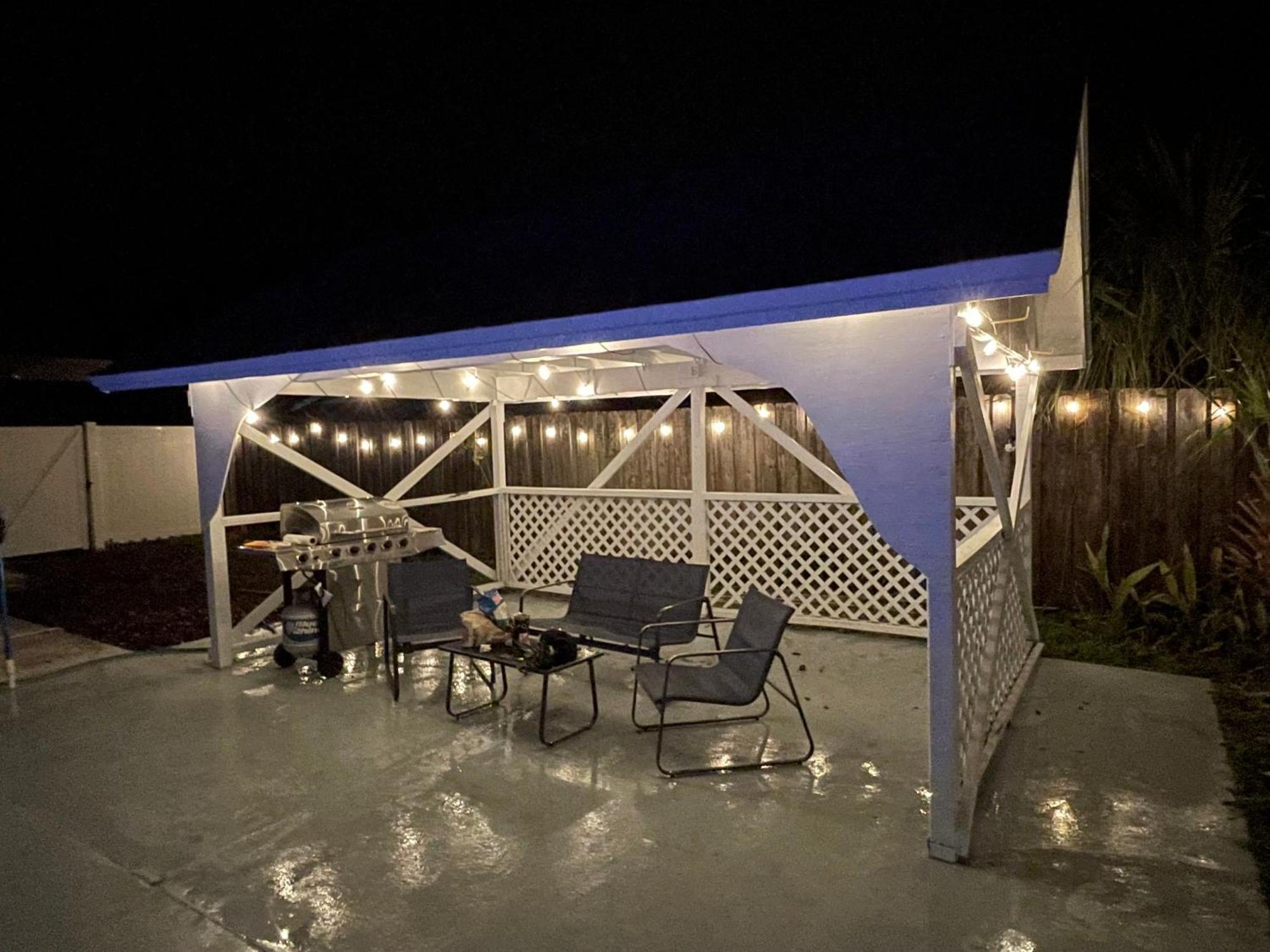Pool House Oasis Villa Тайтъсвил Екстериор снимка