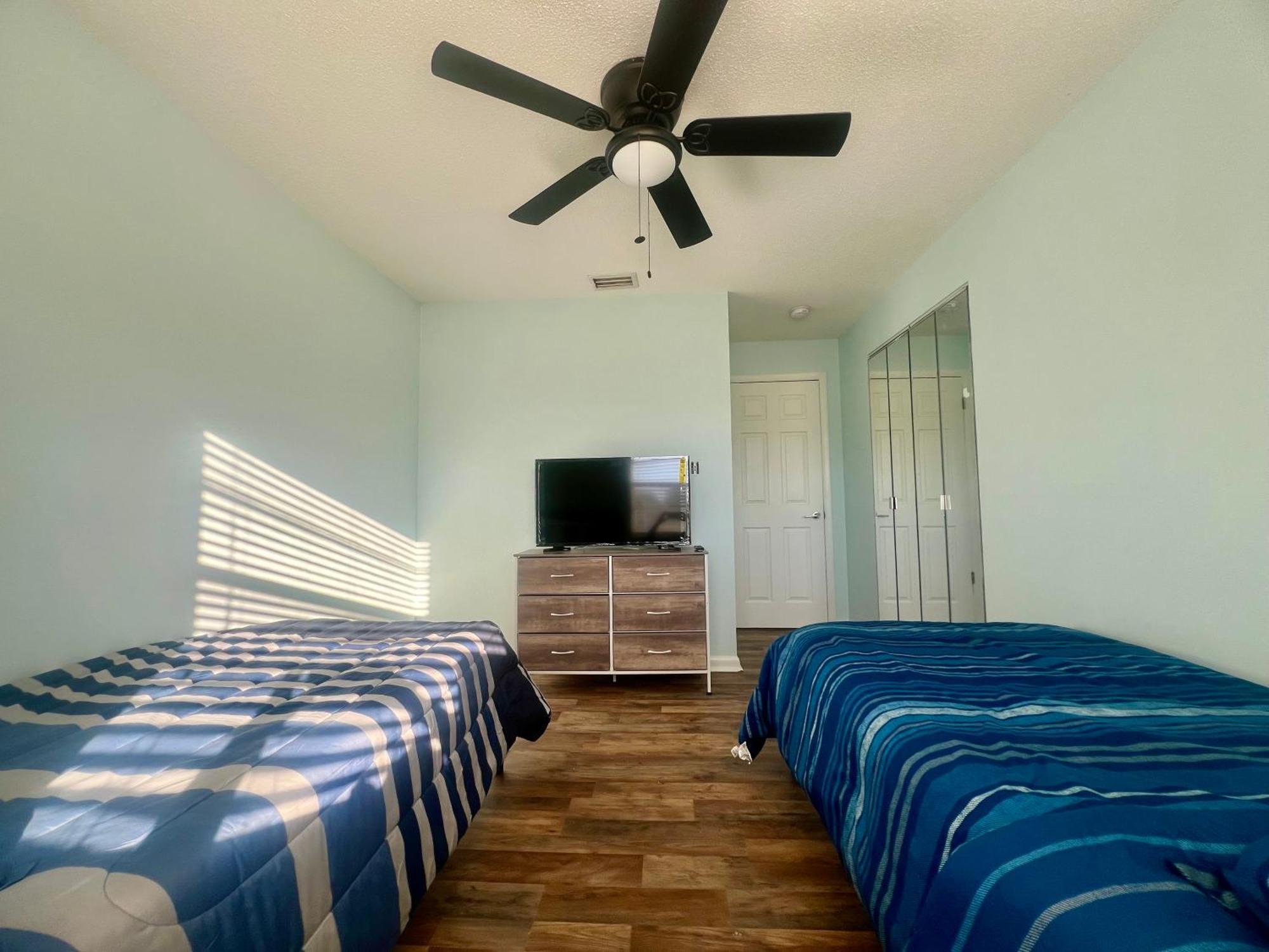 Pool House Oasis Villa Тайтъсвил Екстериор снимка