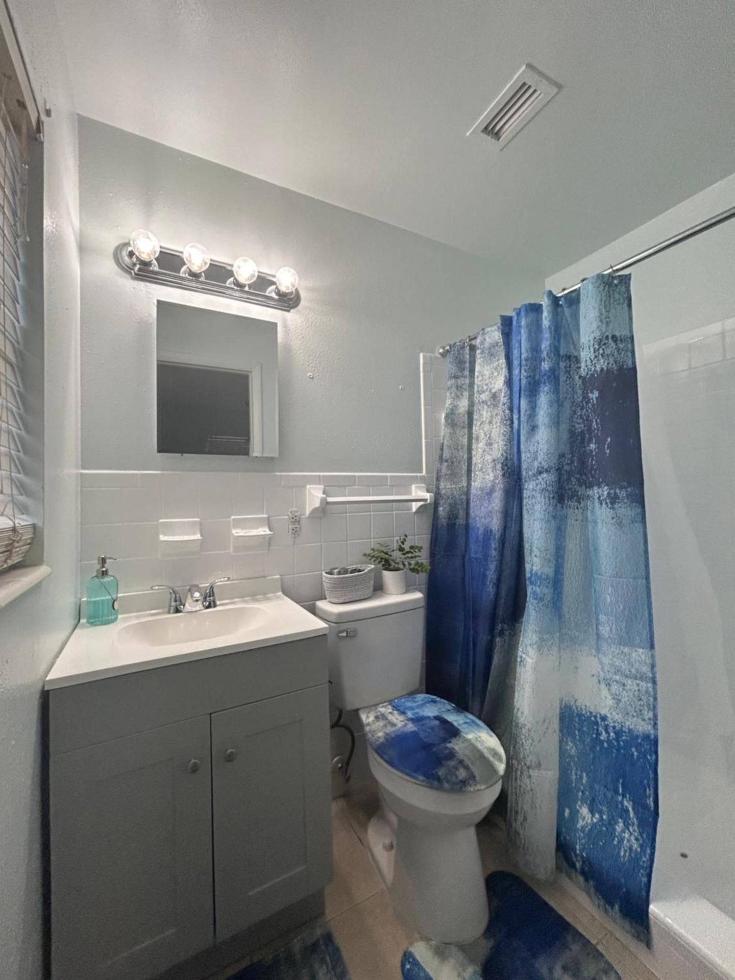 Pool House Oasis Villa Тайтъсвил Екстериор снимка